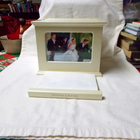 NWOT Hallmark Wedding photo album box in off white - Picture 3 of 9